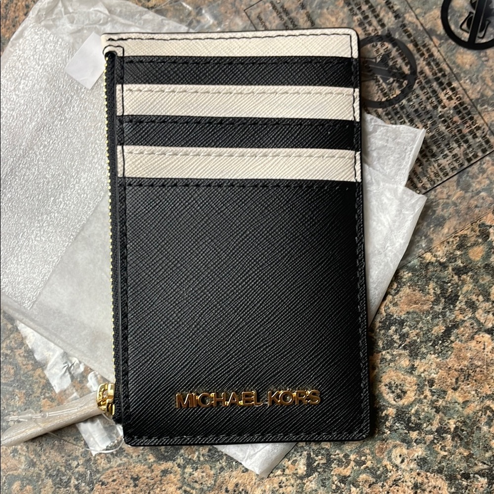 Michael Kors Jetset Travel top zip Card Case in Black & White Brand New
